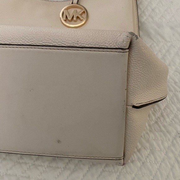 Michael Kors Joan Large Shoulder Bag - Picture 15 of 16